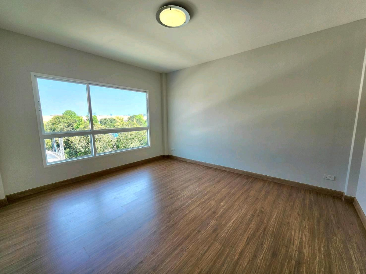 For SaleHouseRama5, Ratchapruek, Bangkruai : 🔥For sale Casa Premium Village Ratchaphruek-Rama 5, 3-story detached house, newly renovated, near the Bang Phlu BTS station.