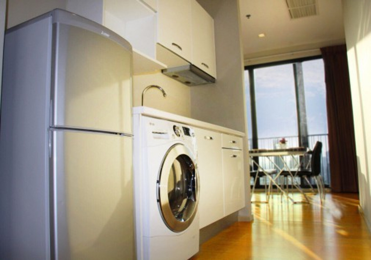 ให้เช่าคอนโดสุขุมวิท อโศก ทองหล่อ : คอนโด 2 ห้องนอน 1 ห้องน้ำ ขนาด 63 ตารางเมตร ที่ Noble Reveal Ekkamai ให้เช่า 42,000 บาทต่อเดือน ซอยสุขุมวิท 63 สถานีรถไฟฟ้า BTS เอกมัย