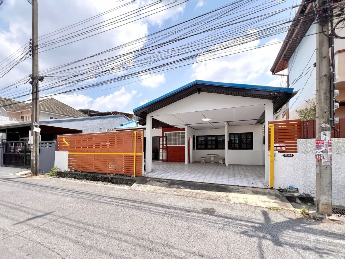 ขายบ้านนวมินทร์ รามอินทรา : 🏡 ขายบ้านเดี่ยวชั้นเดียว "สไตล์มินิมอล-ร่วมสมัย" ✨รีโนเวทใหม่ พร้อมหิ้วกระเป๋าเข้าอยู่ ทำเลศักยภาพ ซอยนวมินทร์ 107