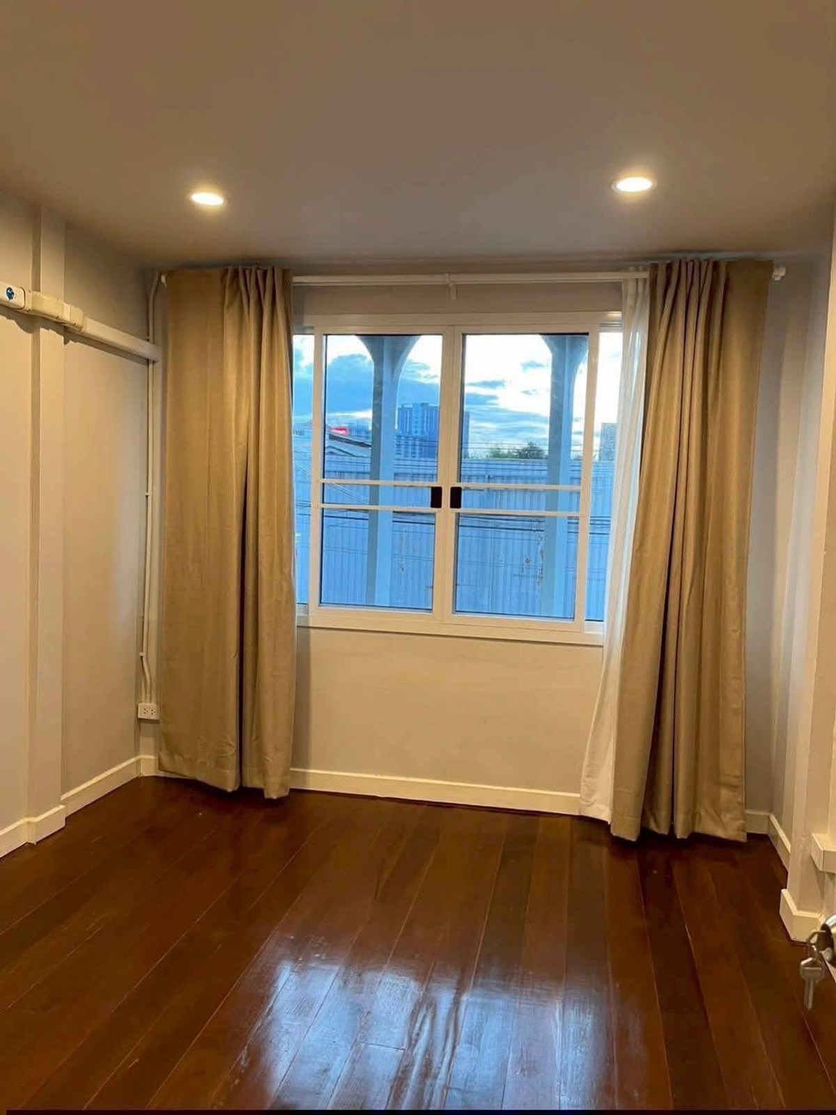 ให้เช่าทาวน์โฮมพัฒนาการ ศรีนครินทร์ : ให้เช่าทาวน์โฮม พัฒนาการ 23 เหมาะสำหรับอยู่อาศัย โฮมออฟฟิศขนาดเล็ก ใกล้ APL รามคำแหง (N.2043)