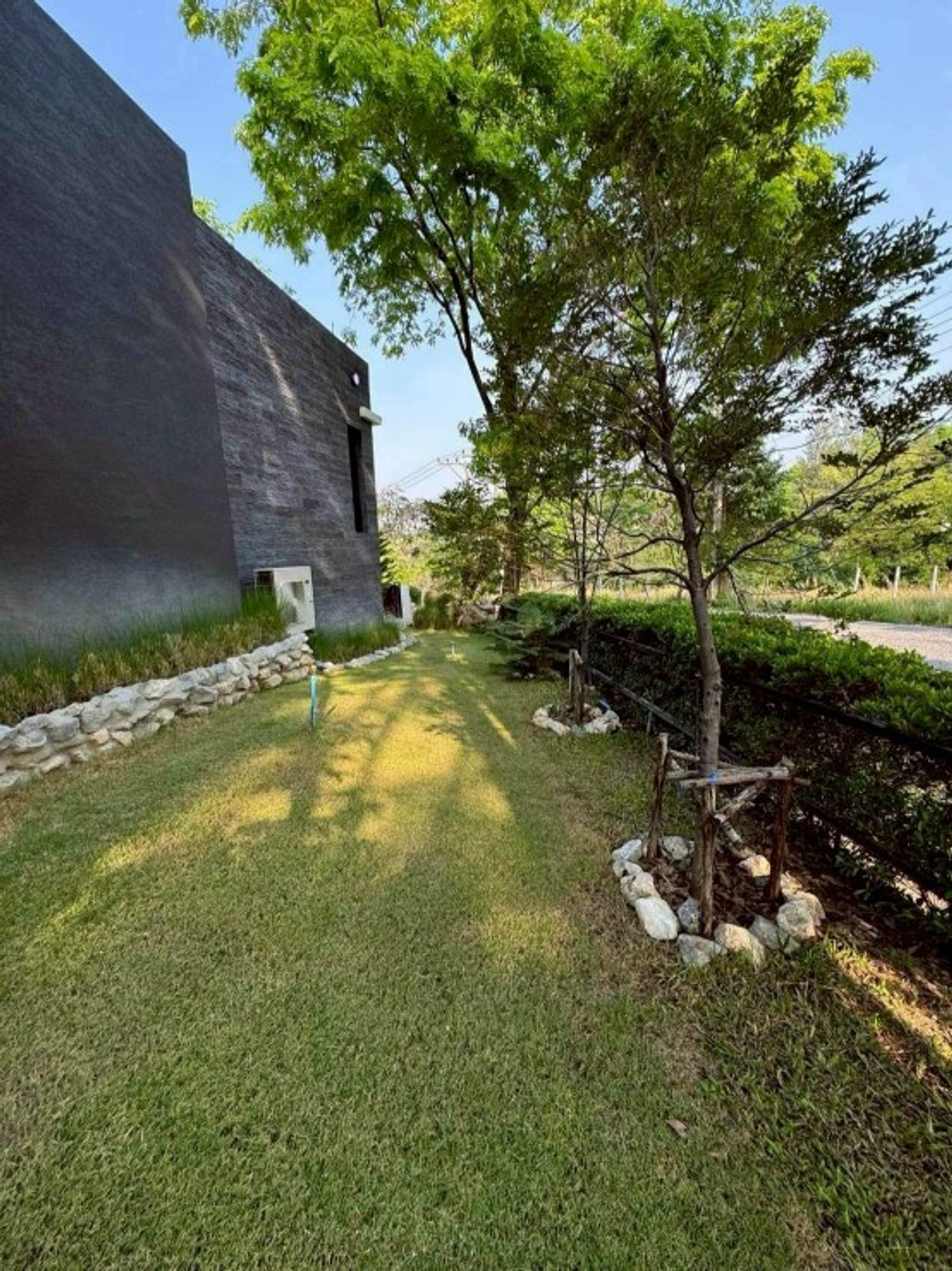 ขายสระบุรี : ขายบ้านพูลวิลล่า สร้างใหม่ พร้อมอยู่ เหมาะอยู่อาศัยเป็นบ้านพักตากอากาศ หรือ ปล่อยเช่า เป็นรายวัน สังคมคุณภาพ บรรยากาศร่มรื่นเงียบสงบ ตำบลมิตรภาพ อำเภอมวกเหล็ก สระบุรี ติดสนามกอล์ฟเซอร์เจมส์  อุทยานแห่งชาติเขาใหญ่