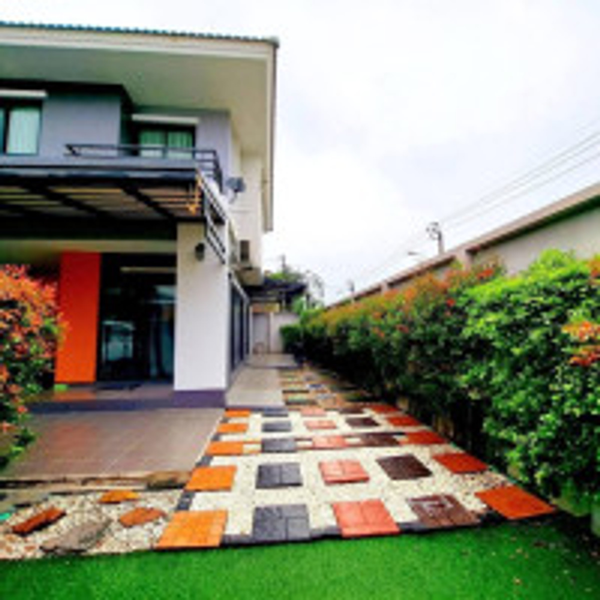 ขายบ้านเลียบทางด่วนรามอินทรา : ขายบ้านเดี่ยว มายโฮม อเวนิว รามอินทรา-จตุโชติ 55 ตร.ว. 4.39 ล้าน! 3 นอน 3 น้ำ ต่อเติมครัวแล้ว แถมแอร์ 3 เครื่อง+เครื่องซักผ้า มุ้งลวดครบ ใกล้ทางด่วนจตุโชติ 