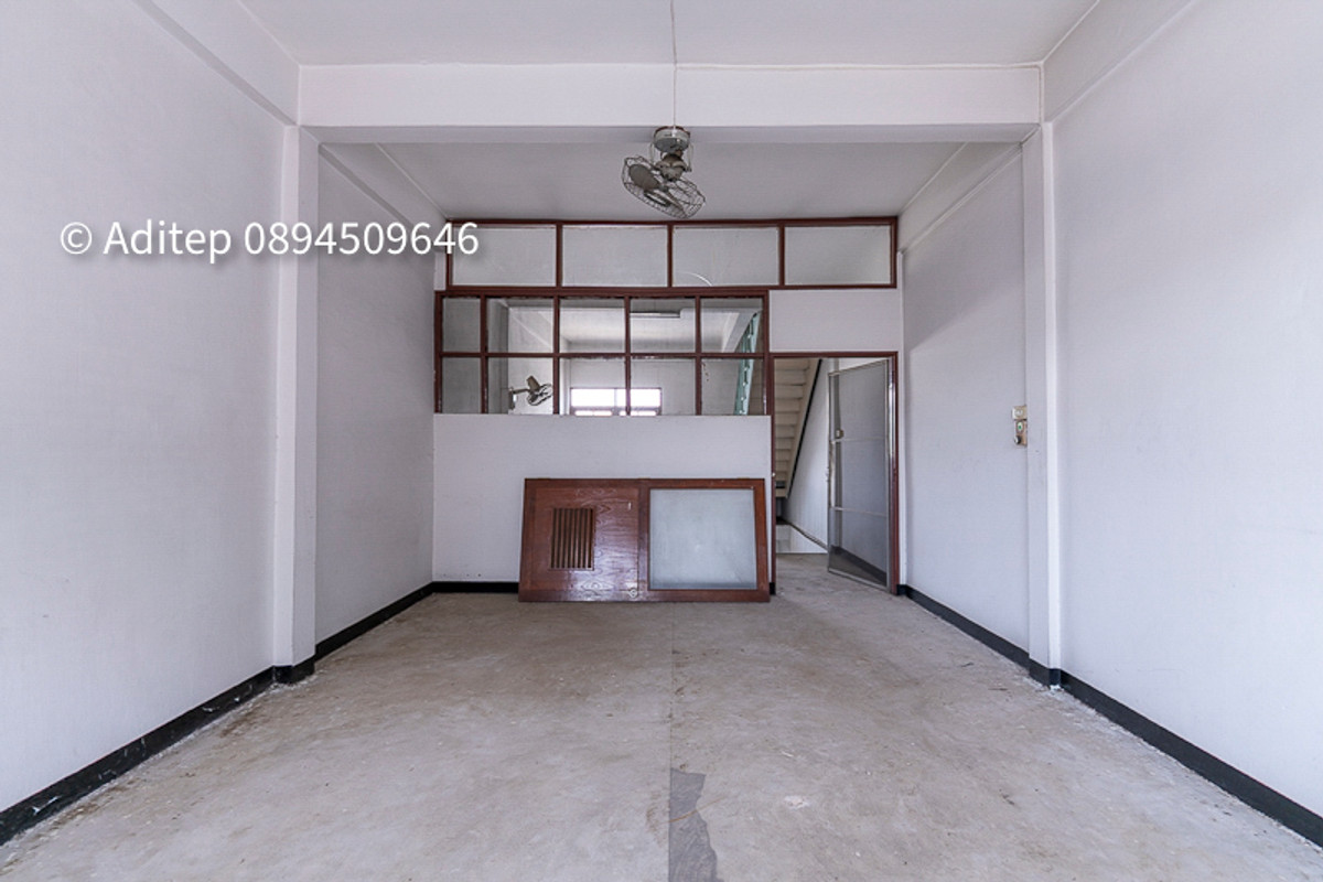 For SaleShop HousePinklao, Charansanitwong : Commercial building for sale on Thonburi side, 3 and a half floors, 22.2 sq m., walk to MRT Charan 13, only 150 meters | Soi Commerce Thonburi 4