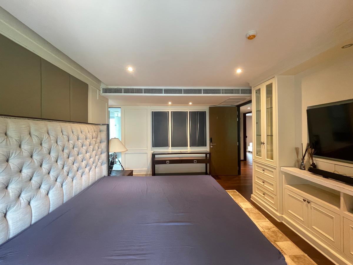 For SaleCondoSathorn, Narathiwat : Luxury Residence in Sathorn Area | Spacious 360 Sq.m. 3-Bedroom Home | Ideal for Family Living in CBD Bangkok, location near Sathorn business zone. And can easily connect to the city, near Saint Louis BTS Station.
