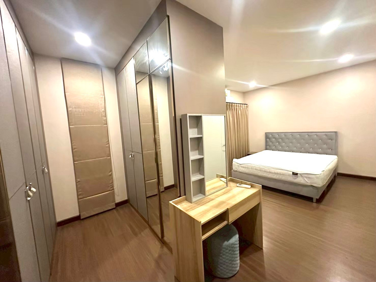 บ้านบางนา แบริ่ง ลาซาล : ให้เช่า/ขาย บ้าน The City Bangna Km.7  62 ตร.ว.  266 ตร.ม. ตกแต่ง พร้อมเข้าอยู่   พื้นที่รอบบ้านปูทางเดินรอบ ใช้งานได้อย่างเต็มที่