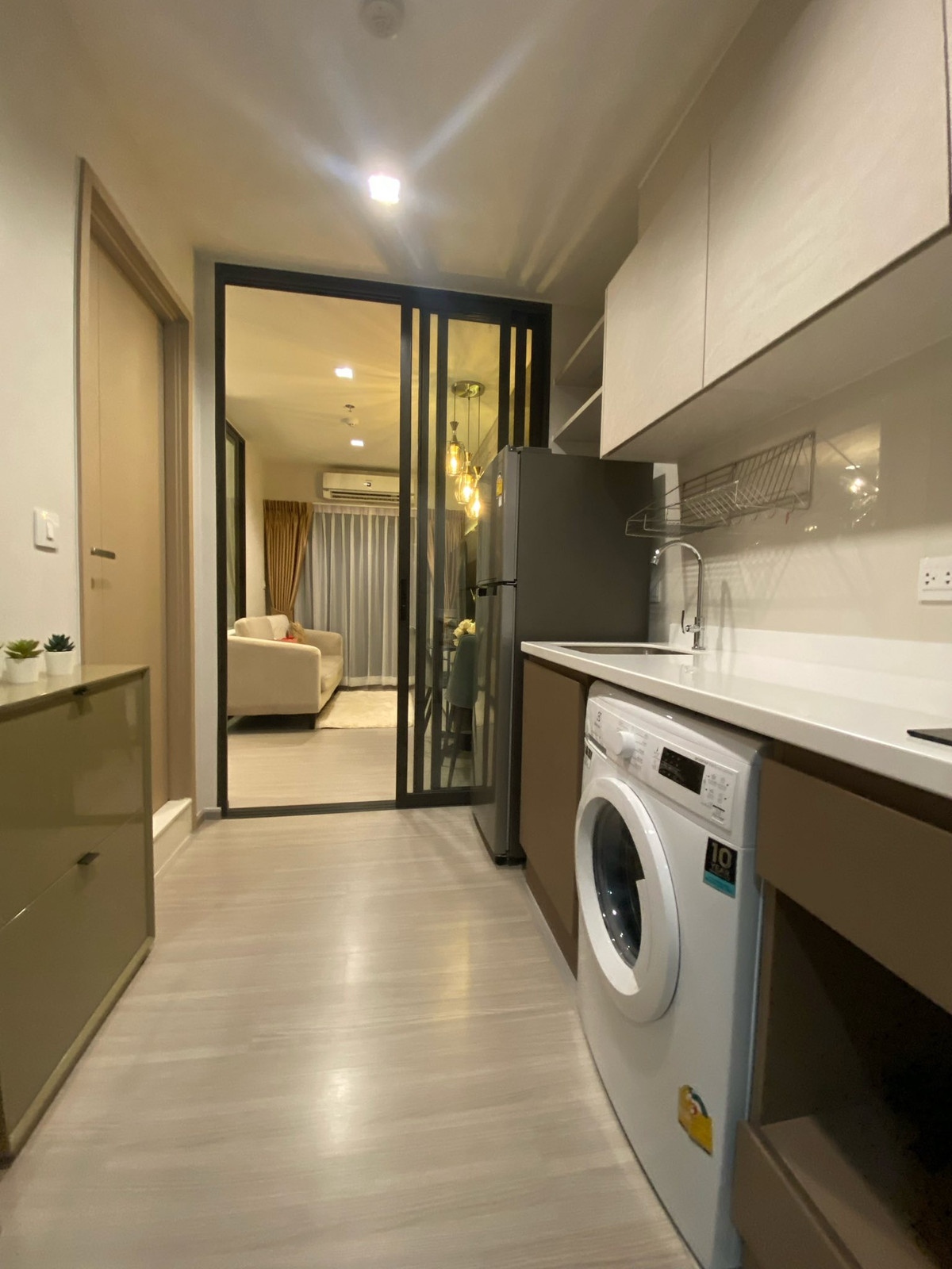 ให้เช่าคอนโดท่าพระ ตลาดพลู วุฒากาศ : 🏢✨ ให้เช่า ไลฟ์ สาทร เซียร์ร่า 📍 ห้องสวยพร้อมอยู่ วิวสระว่ายน้ำ