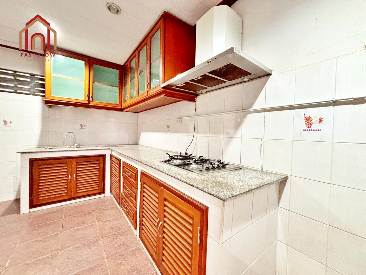 For RentPathum Thani,Rangsit, Thammasat : Twin house for rent, Burirom, 36 sq m, Rangsit, Khlong 4, kitchen addition, Phra Ong Chao Sai Road. Single house mood Sawai Pracharat Road MAY