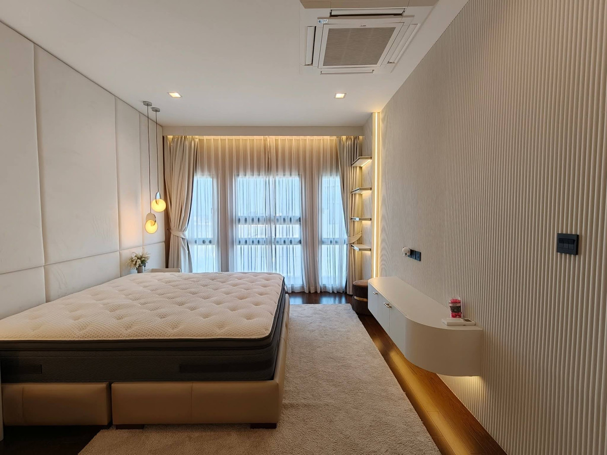 ขายบ้านพัฒนาการ ศรีนครินทร์ : Grand Bangkok Boulevard East Rama 9 บ้านเดี่ยวหรู 3 ชั้น พื้นที่ใช้สอย 827 ตร.ม. พร้อมเฟอร์นิเจอร์ทั้งหลัง Please call: 082-894-4624