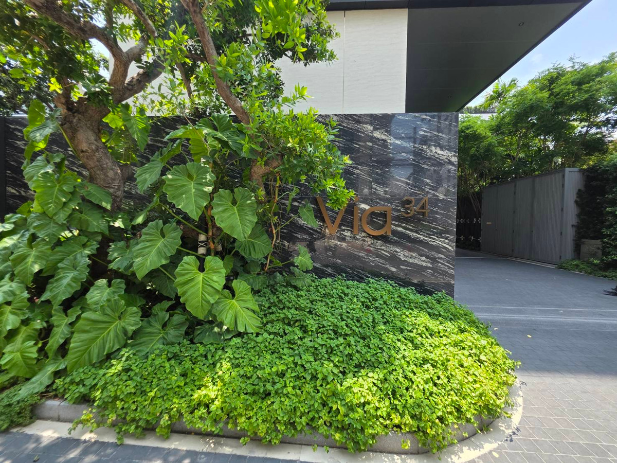 For SaleCondoSukhumvit, Asoke, Thonglor : Via 34 (Sukhumvit 34): 3bed 3bath 146.25sqm. from 40 million corner unit Am: 0656199198