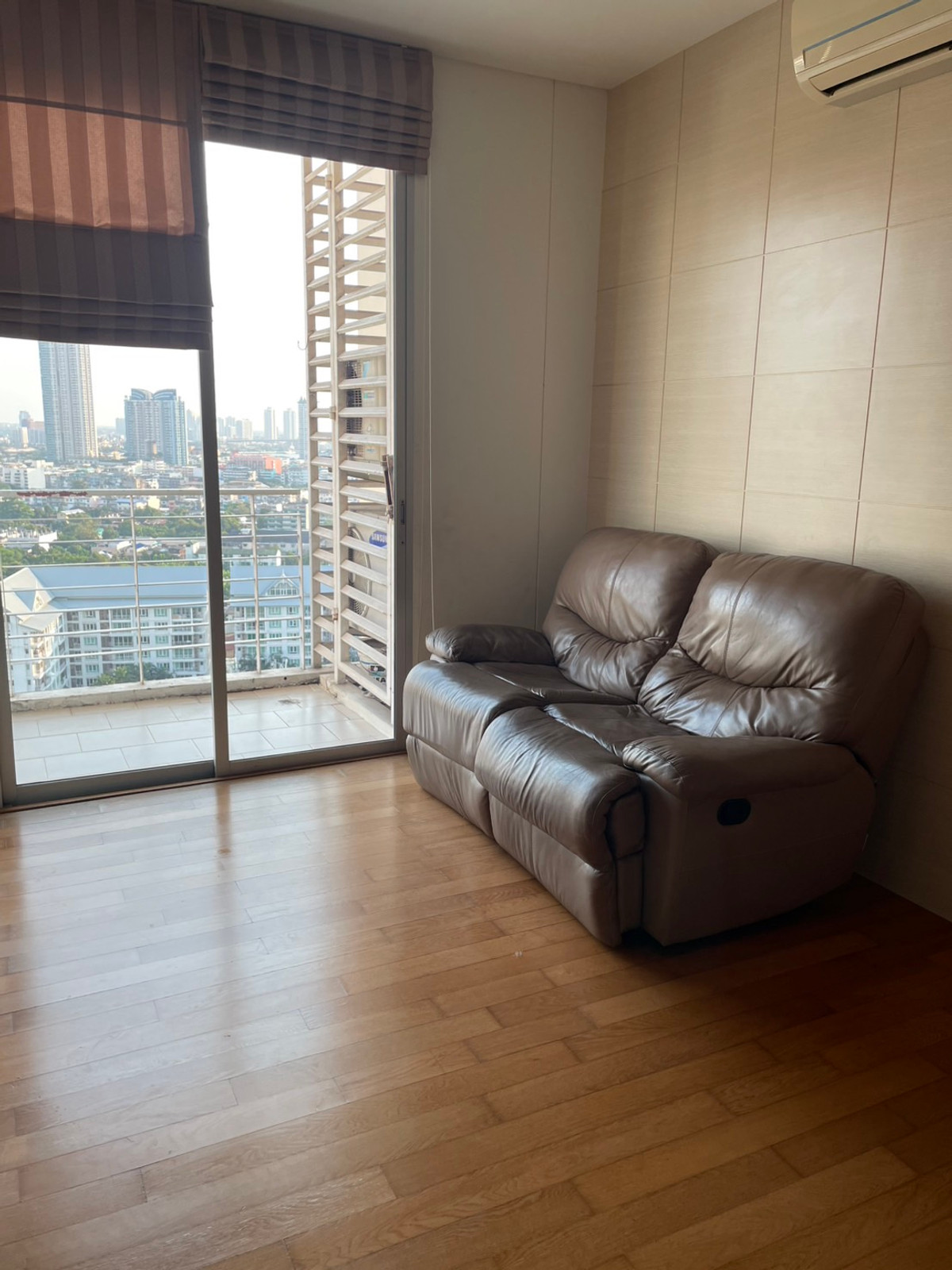 For RentCondoWongwianyai, Charoennakor : 💗 Best Price for rent Villa Sathorn beautiful room high floor city view fully furnished convenient travel.