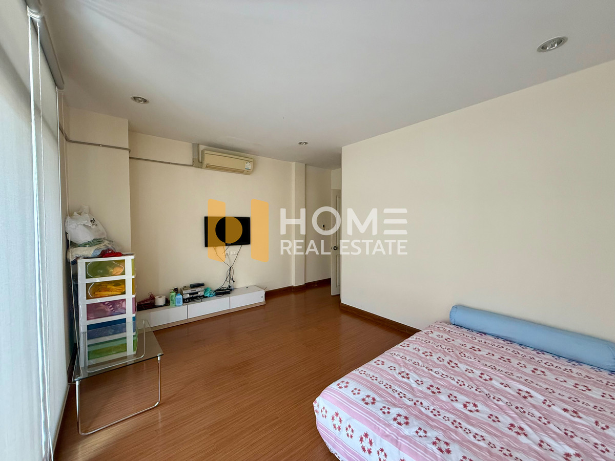 For SaleTownhomePattanakan, Srinakarin : Baan Klang Muang Urbanion Srinakarin / 3 Bedrooms (FOR SALE), Baan Klang Muang Urbanion Srinakarin / 3 Bedrooms (FOR SALE) GNG023