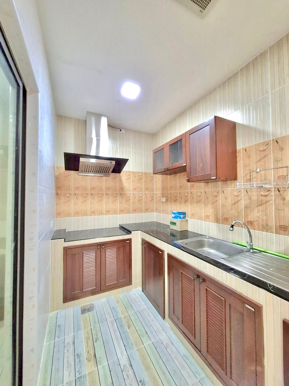 ขายทาวน์โฮมปทุมธานี รังสิต ธรรมศาสตร์ : เวิร์ฟ ติวานนท์ - รังสิต / 2 ห้องนอน (ขาย), VERVE Tiwanon - Rangsit / 2 Bedrooms (FOR SALE) BNS065