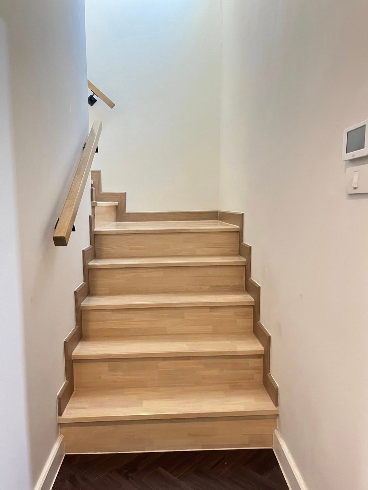 ให้เช่าทาวน์โฮมบางนา แบริ่ง ลาซาล : (ให้เช่า) **  ทาวน์โฮม วี คอมพาวด์ บางนา-ศรีนครินทร์ **