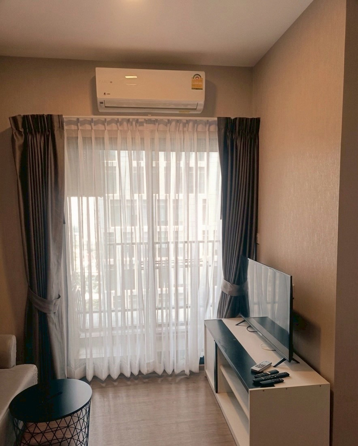 For RentCondoRamkhamhaeng, Hua Mak : 🐾 Metris Rama 9 – Ramkhamhaeng | Pet-Friendly Condo! 🌿🏙️ Pets allowed, open pool view, great airflow—super comfortable living 💨✨