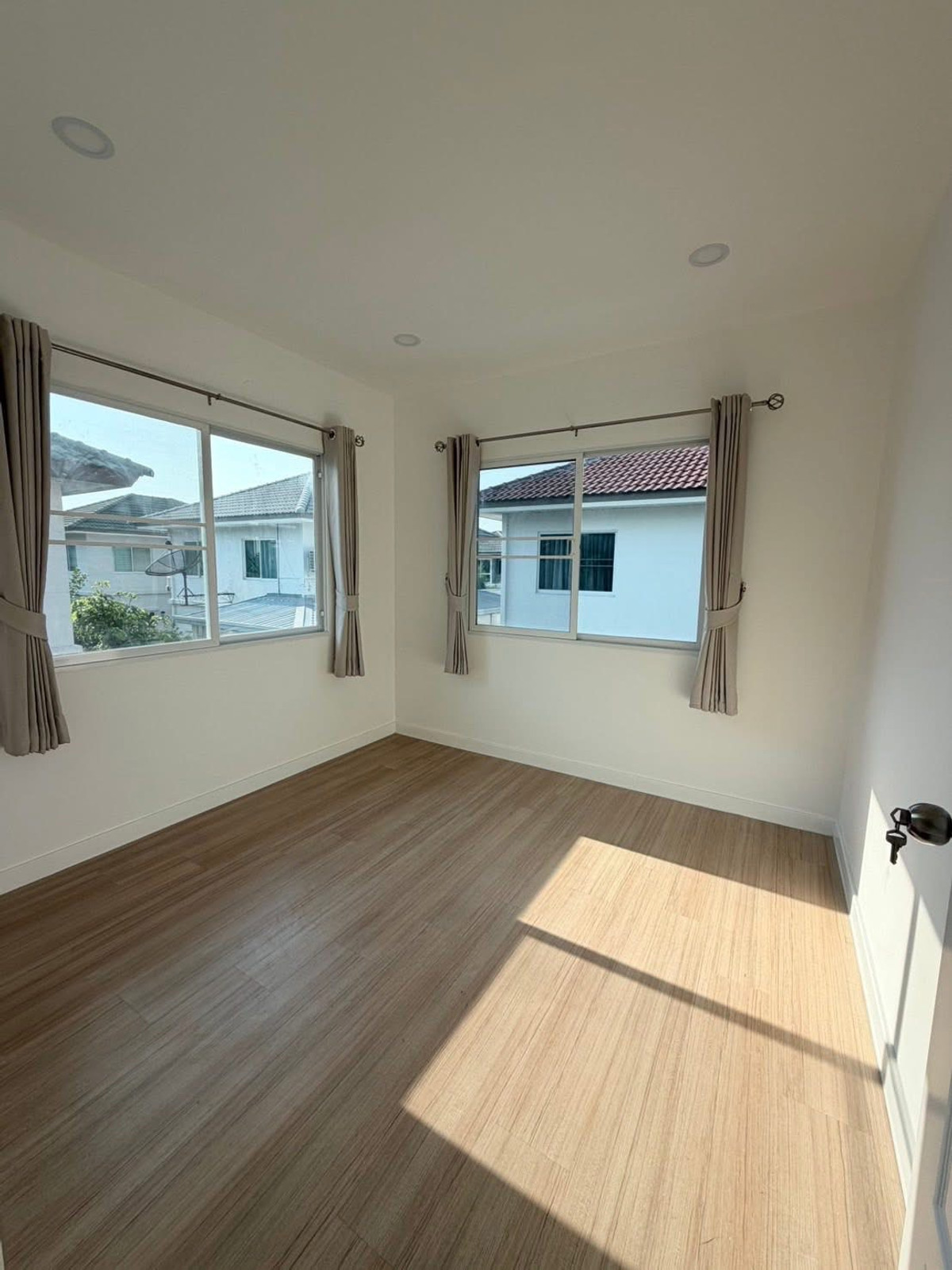 ขายบ้านนนทบุรี บางใหญ่ บางบัวทอง : ขายบ้านเดี่ยว พฤกษ์ลดาบางใหญ่ L&H 50 ตร.ว. แต่งใหม่ทิศใต้ ฟรีเฟอร์ฯ ฟรีโอน