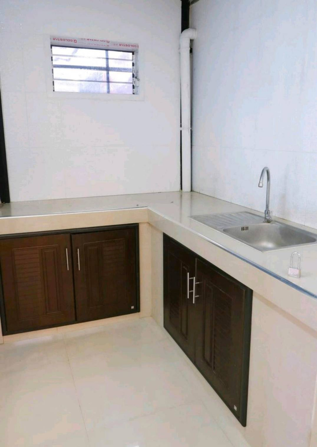 ให้เช่าทาวน์โฮมนนทบุรี บางใหญ่ บางบัวทอง : ให้เช่าทาวน์โฮม เสนา วีว่า รัตนาธิเบศร์ - บางบัวทอง ใกล้ แม็คโคร บางบัวทอง เพียง 2 นาที