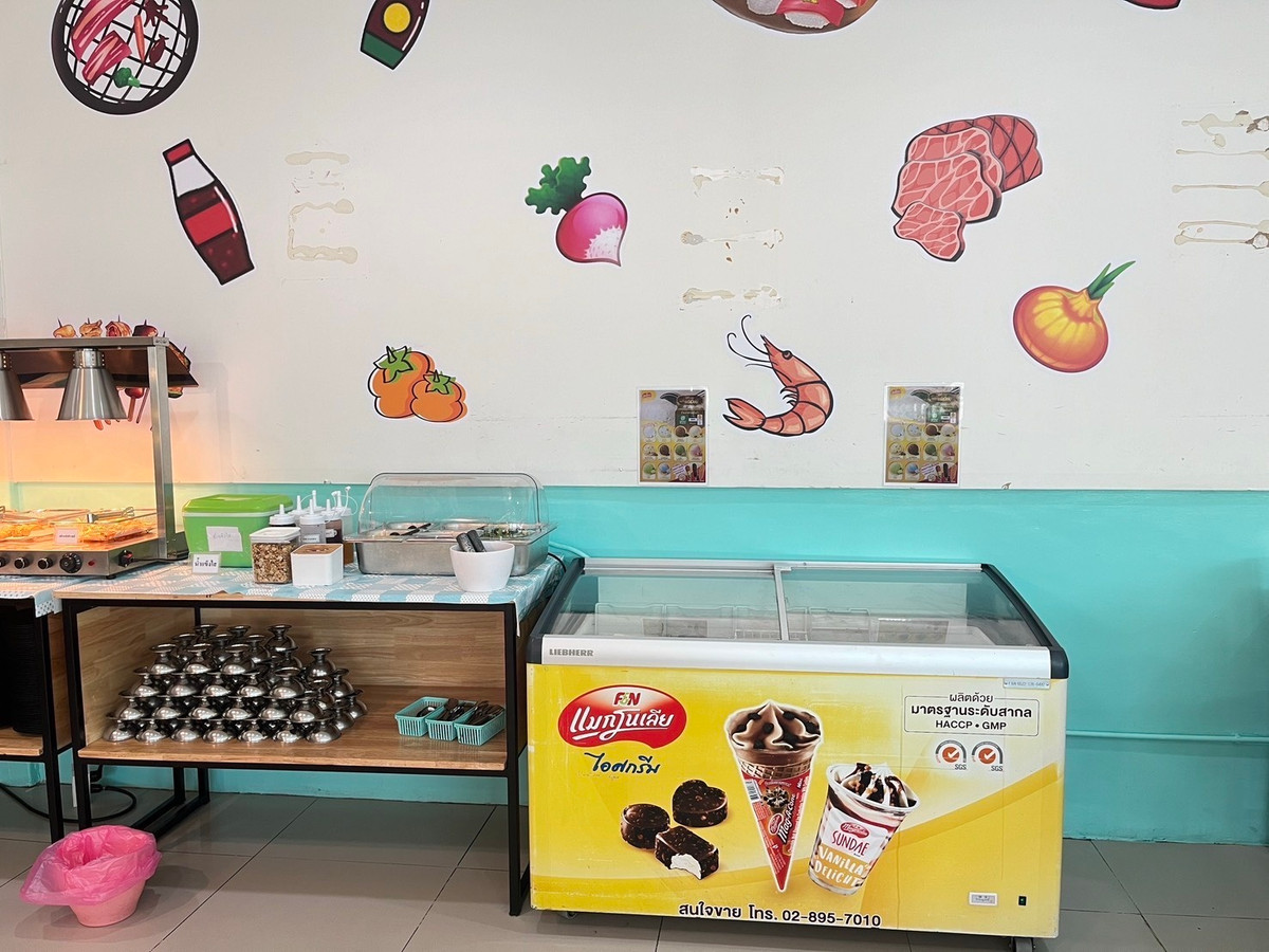 For LeaseholdRetail SpaceMahachai Samut Sakhon : Shabu shop for rent with Samut Sakhon brand, near Lotus, lots of parking, surrounding is a community.