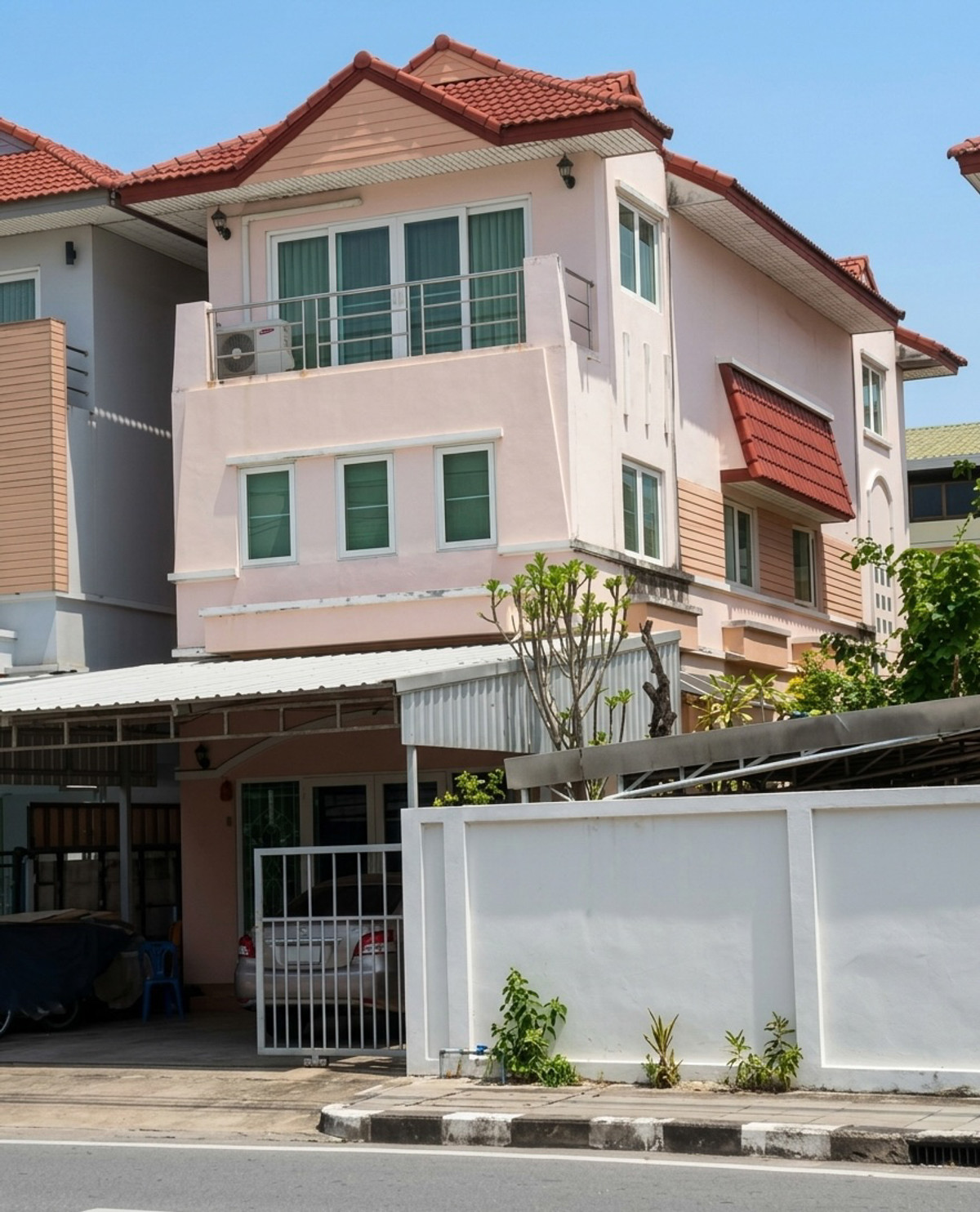 For SaleHome OfficeOnnut, Udomsuk : Home Office 3 floors, 63 sq m, Soi Sukhumvit 103 / 3 bedrooms (for sale), Home Office Sukhumvit 103 / 3 Bedrooms (FOR SALE) GNG037