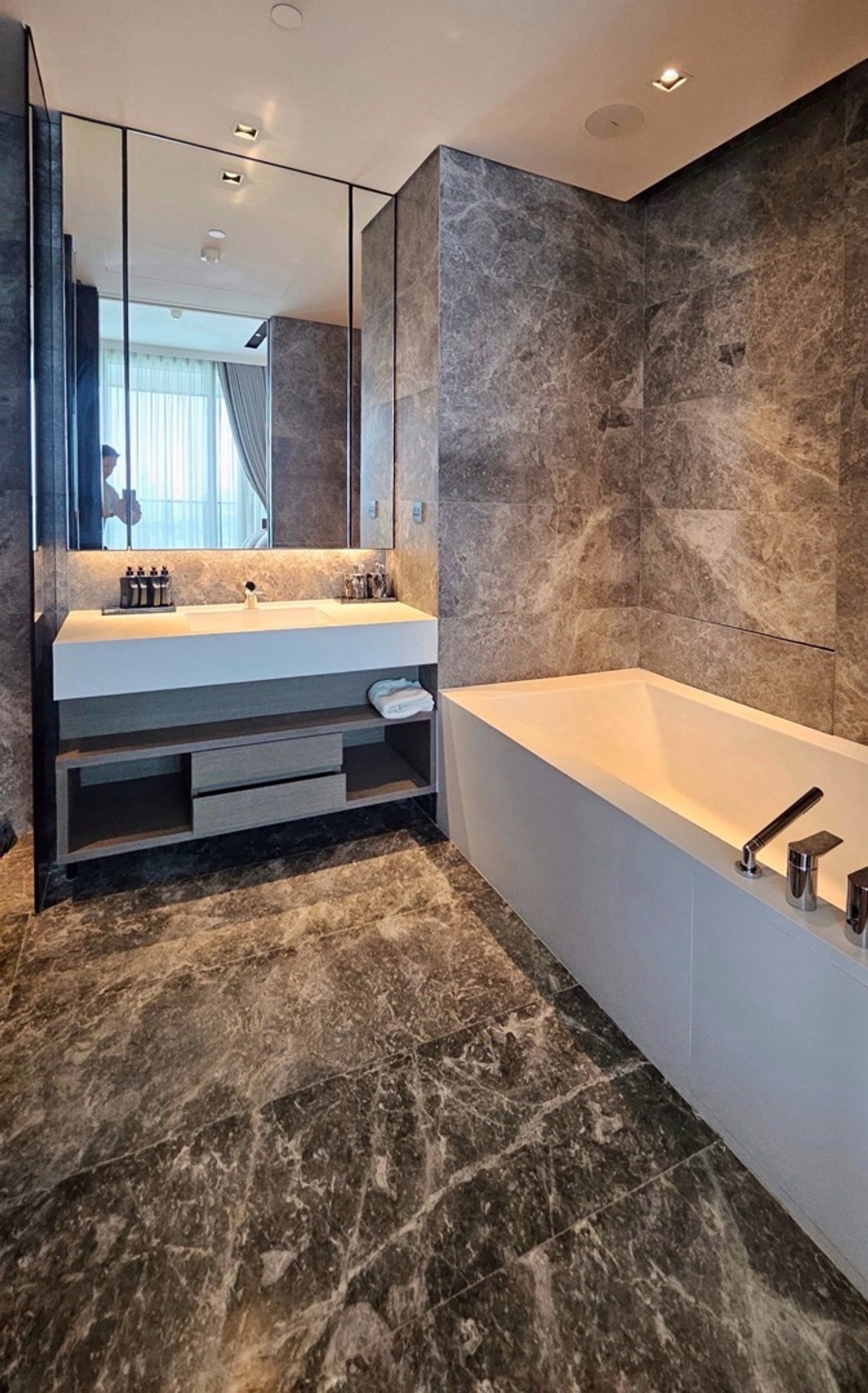 For RentCondoWongwianyai, Charoennakor : Banyan Tree Residence 1bed 78sqm 90,000/month