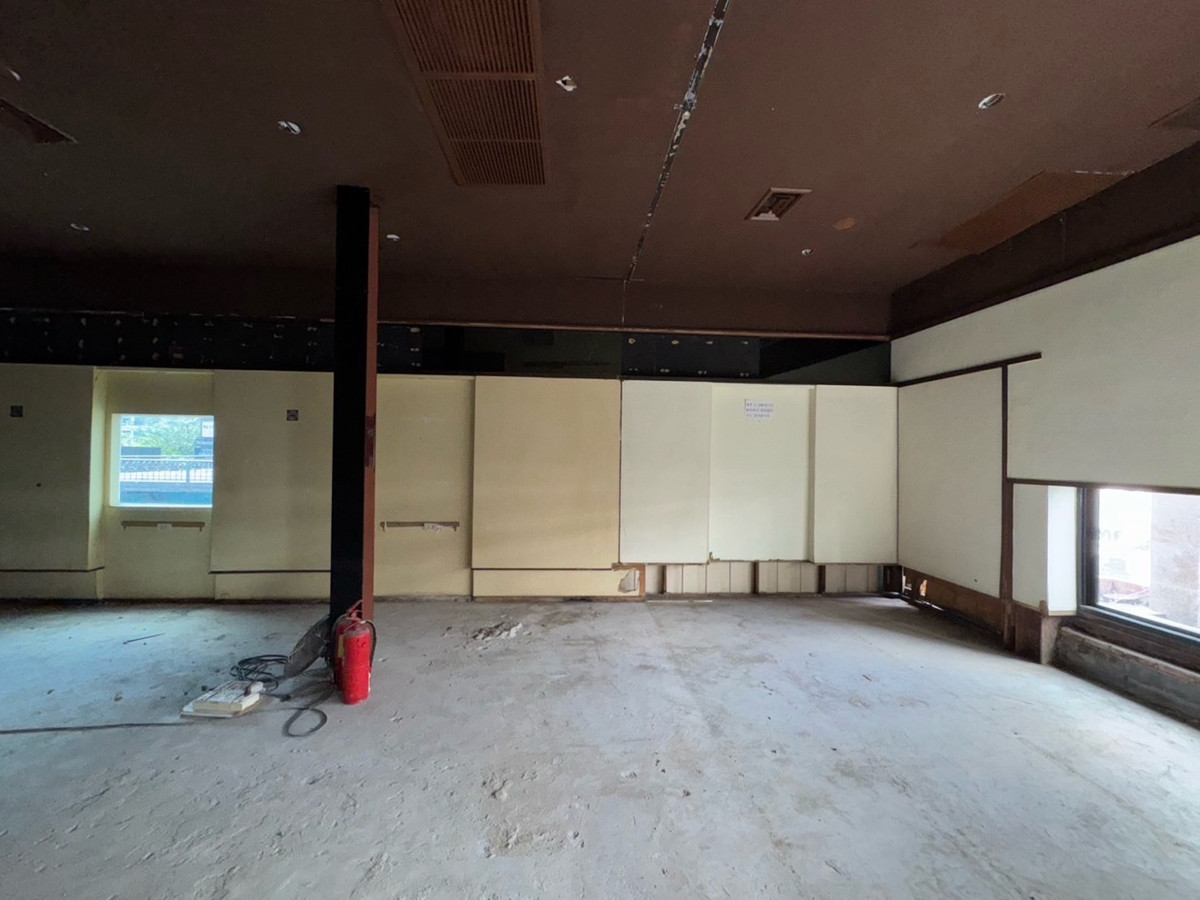 ให้เช่าร้านค้า/ตลาดนัดสุขุมวิท อโศก ทองหล่อ : พื้นที่ธุรกิจ 180 ตารางเมตร ชั้น 3 ซอยทองหล่อ สุขุมวิท 55 มีที่จอดรถ ทำเลดี