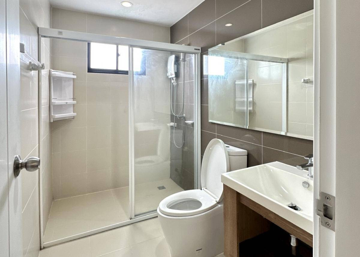 For RentTownhomeChaengwatana, Muangthong : Townhome for rent, The Connect 41 Chaengwattana - Tiwanon, near Impact Muang Thong Thani, only 5 minutes.