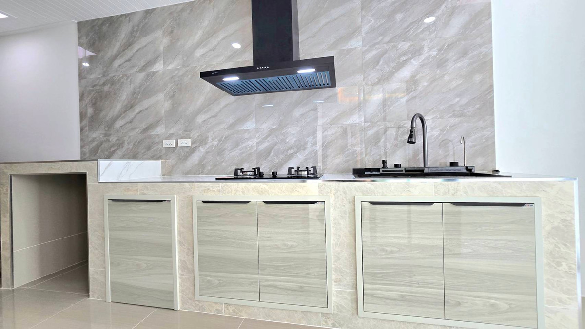 ขายภูเก็ต : หลุดจอง บ้านรีโนเวทใหม่ สวยมาก หิ้วกระเป๋า เข้าอยู่ได้เลย หมู่บ้านธินวุฒิ 3 ถนน ขวาง วิชิต-ฉลอง