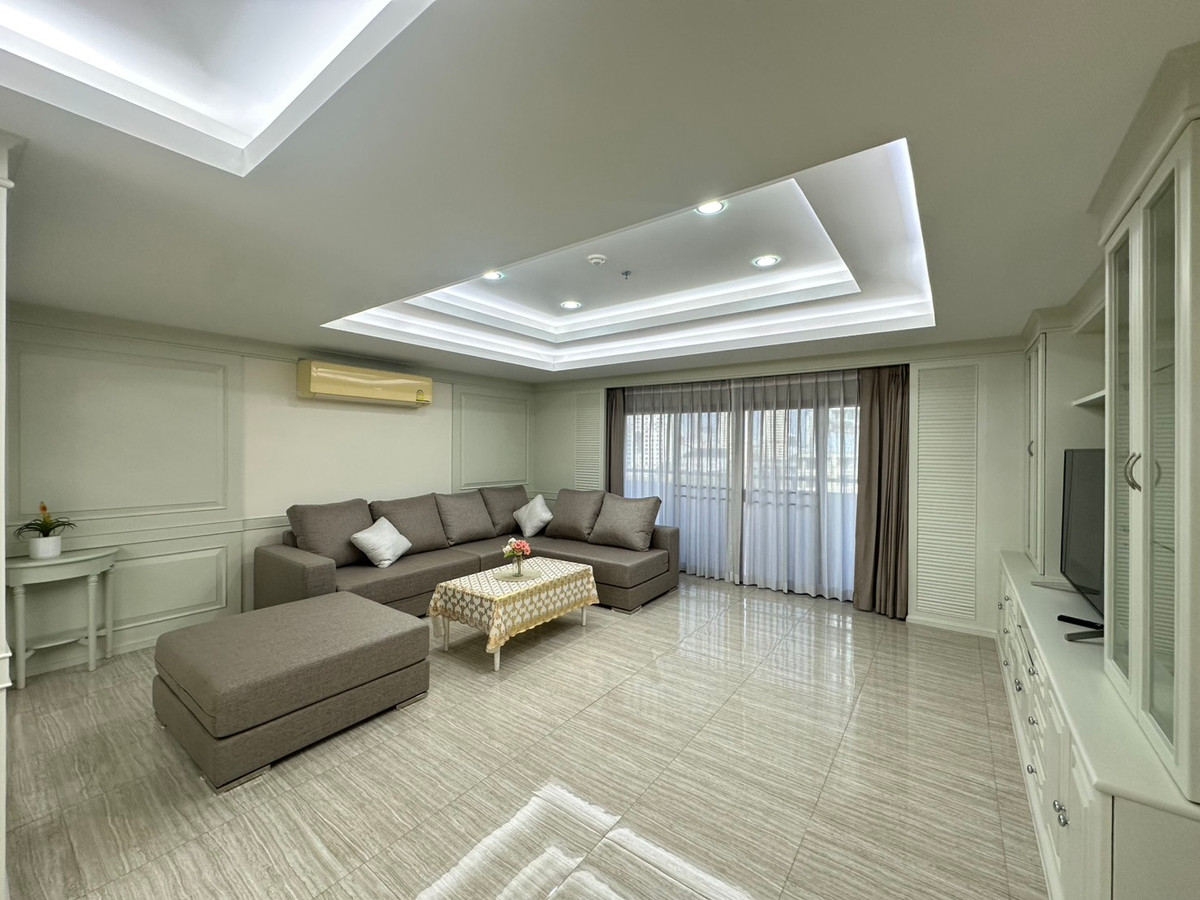 For RentCondoSukhumvit, Asoke, Thonglor : Condo for rent, 2 bedrooms, 150 sq m., near BTS Phrom Phong, near EmQuartier.