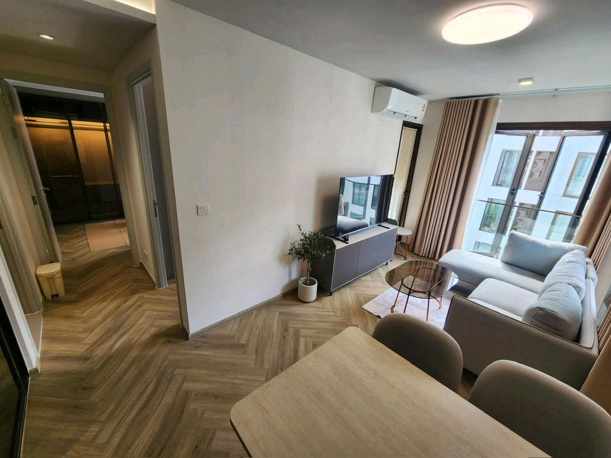 For RentCondoSukhumvit, Asoke, Thonglor : ✨ Minimal Luxury condo in the heart of Thonglor, corner room, pool view, good atmosphere, convenient travel ✨