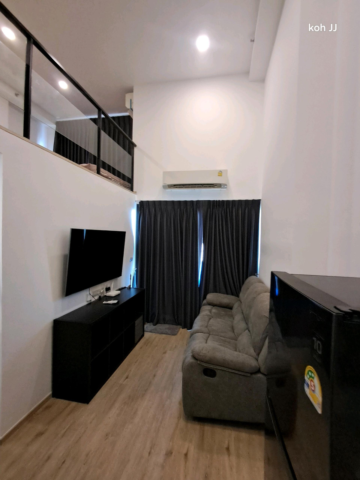 For RentCondoPattanakan, Srinakarin : FOR RENT 2-story condo (Duplex), high floor, beautiful view @The Rich Rama 9 - Srinakarin
Next to Triple Station | Near MRT Hua Mak & Airport Rail Link