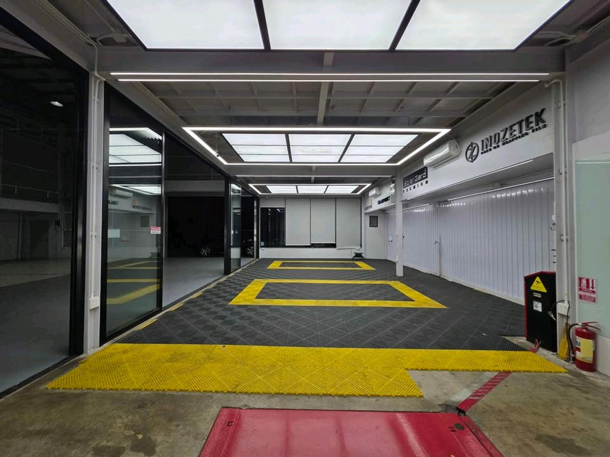 For RentShowroomRama9, Petchburi, RCA : Showroom for rent with service center, 500 sq m, Rama 9