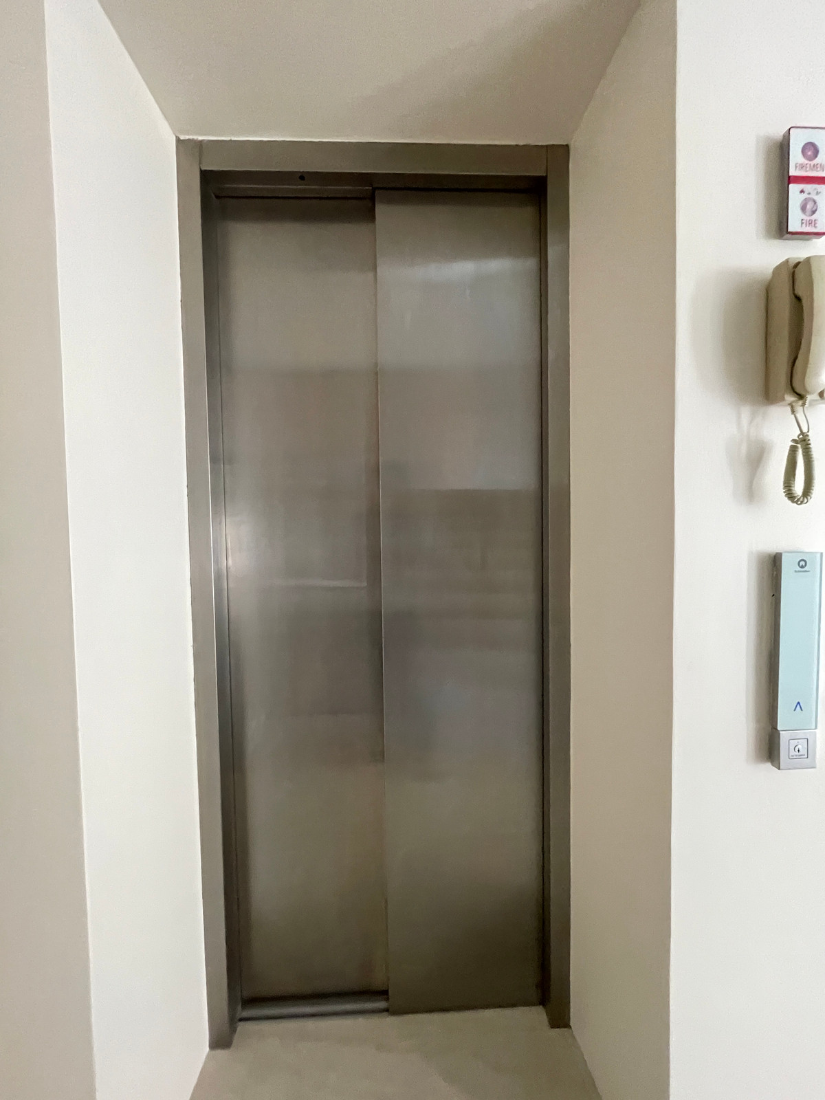 ขายบ้านเลียบทางด่วนรามอินทรา : 🔥 EXCLUSIVE PROMOTION 🔥โอกาสสุดท้ายในการครอบครองในราคาพิเศษที่สุด [ขาย] 💎 Ultra Luxury Show Unit | ELIVA Ekkamai - Eastville 💎 บ้านเดี่ยวหรู 3 ชั้น ดีไซน์ Mid-Century Modern — ความเป็นส่วนตัวสูงสุดเพียง 4 ยูนิตในโครงการ!