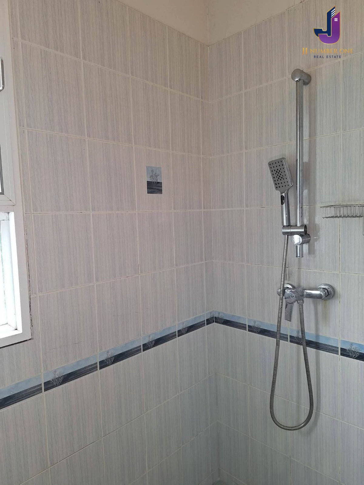 ขายบ้านลาดกระบัง สุวรรณภูมิ :  ขายบ้านเดี่ยว ภัทรา วงแหวน–อ่อนนุช  3 ห้องนอน 3 ห้องน้ำ เนื้อที่ 57.4 ตร.ว. พื้นที่ใช้สอย 160 ตร.ม.  บ้านเลขที่มงคลสุดหายาก 33/33