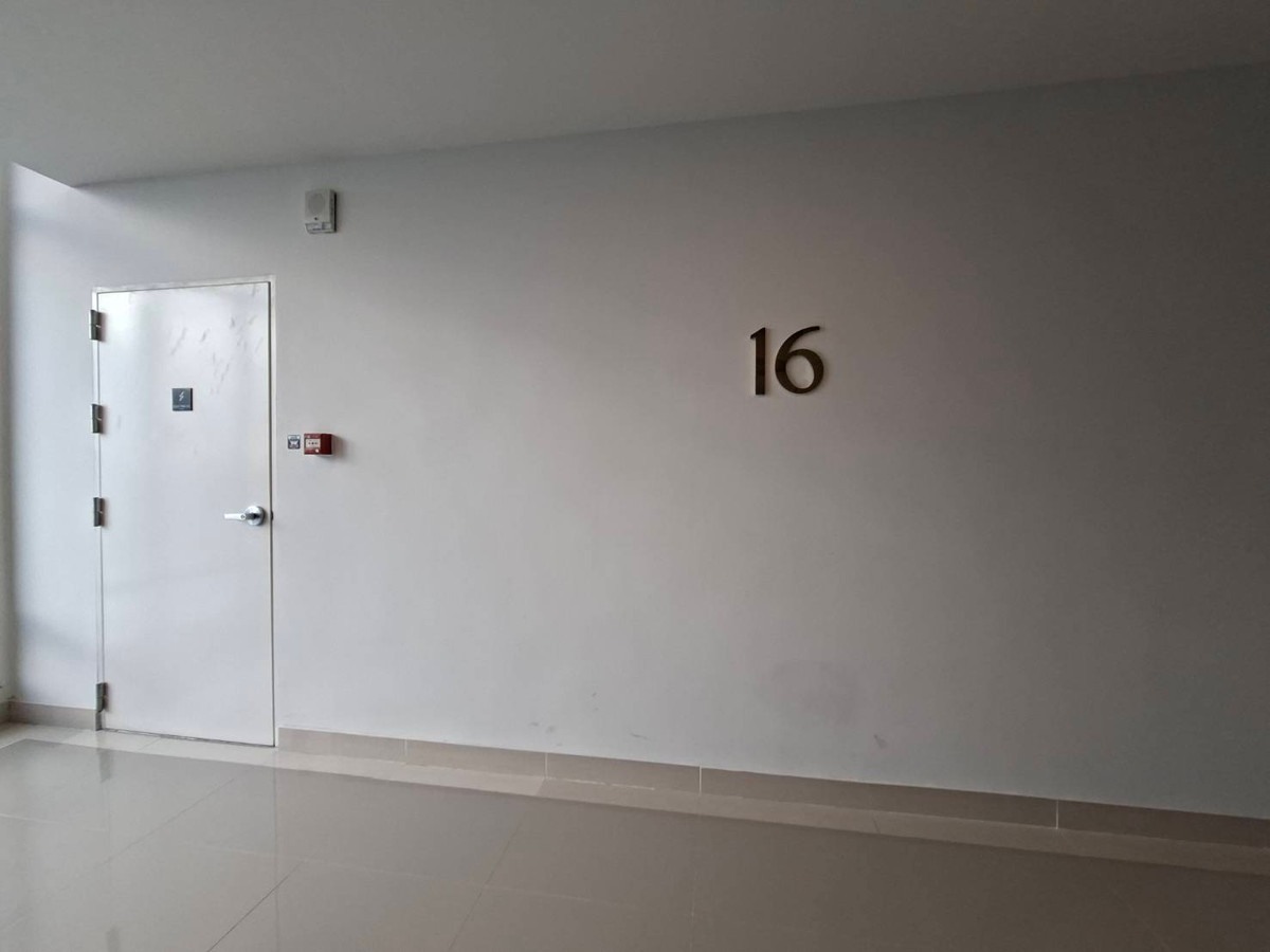 For RentCondoSamut Prakan,Samrong : Urgent for rent, low price 10,000 baht, next to Thippawan MRT, ready to move in, get 6 months, Knightsbridge Sukhumvit Theparak 089-6620022