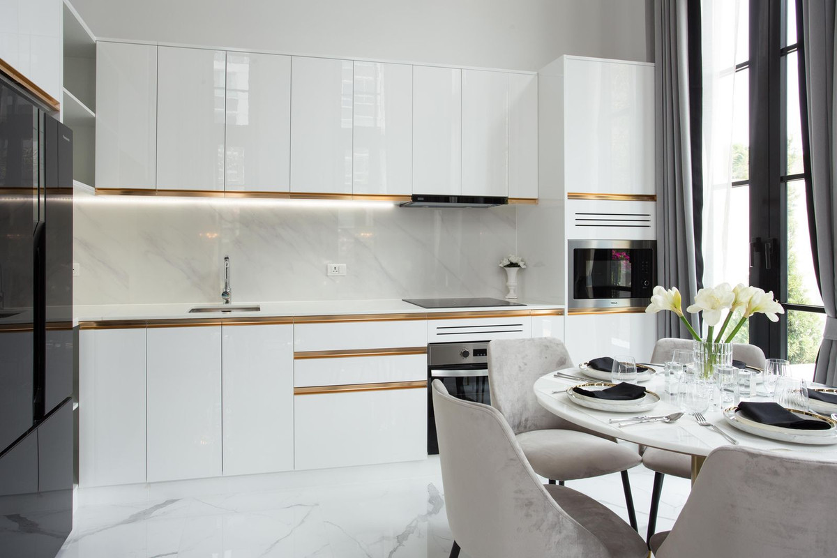 For RentHouseSukhumvit, Asoke, Thonglor : 🔥 Luxury House for Rent – Maison Blanche Sukhumvit 67 | 3 Bedrooms 301 SQ.M. | Prime Phra Khanong Location