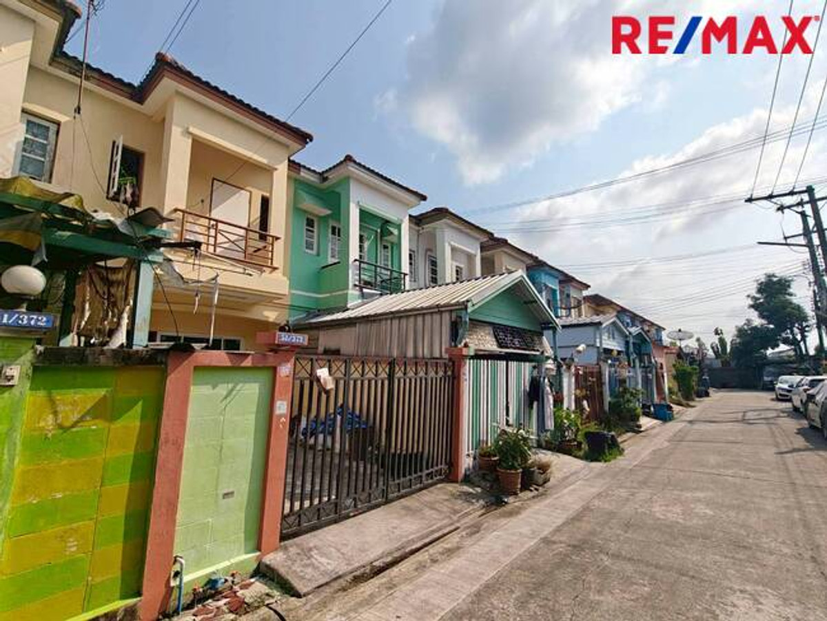 For SaleTownhomeBang kae, Phetkasem : House for sale, Nisa Phetkasem 69, Project 1, private zone, good structure, already painted, special price.