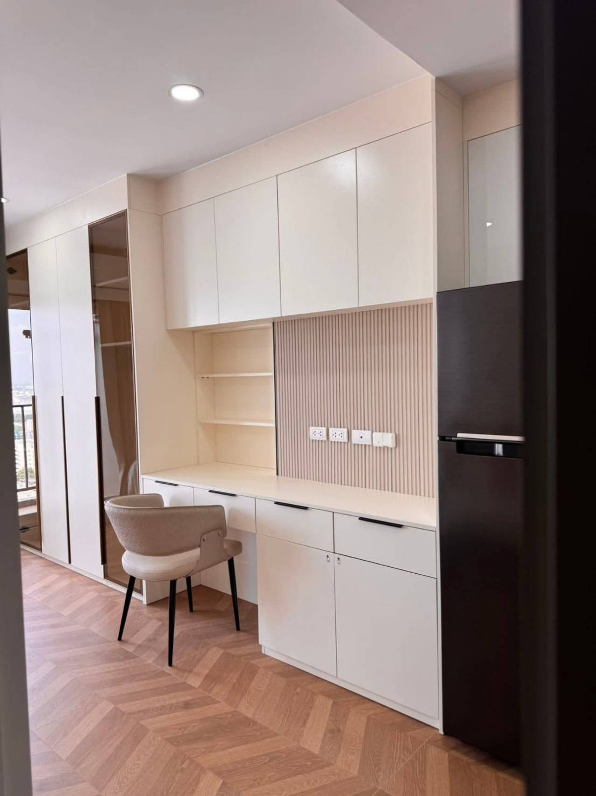 For RentCondoRamkhamhaeng, Hua Mak : Condo for rent Supalai Veranda Ramkhamhaeng, beautiful built-ins.