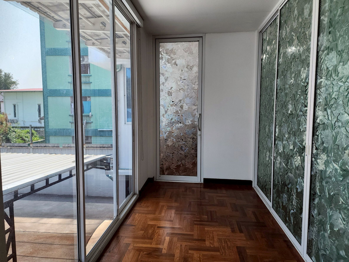 ขายบ้านนวมินทร์ รามอินทรา : ขายที่ดินพร้อมบ้านออฟฟิศ 378 ตร.วา แปลงมุม ติดรถไฟฟ้าสายสีชมพู สถานี กม.6 