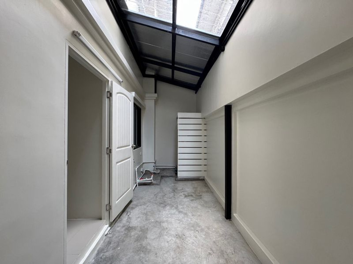 ขายทาวน์โฮมมีนบุรี-ร่มเกล้า : ทาวน์โฮม 3 ชั้น The Most สามวา-มีนบุรี ขนาด 18.6 ตารางวา 5 ห้องนอน รีโนเวทใหม่พร้อมอยู่ ถนนสามวา แขวงบางชัน เขตคลองสามวา กรุงเทพมหานคร