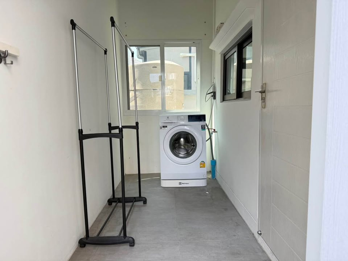 For RentHousePathum Thani,Rangsit, Thammasat : 🔥🔥 Brand new house New model house price 55.,000 /month 🔥🔥 🏡 Single house, Pathum Thani, Bangkok Boulevard project, Tiwanon-Rangsit (Bangkadi zone), Pathum Thani.