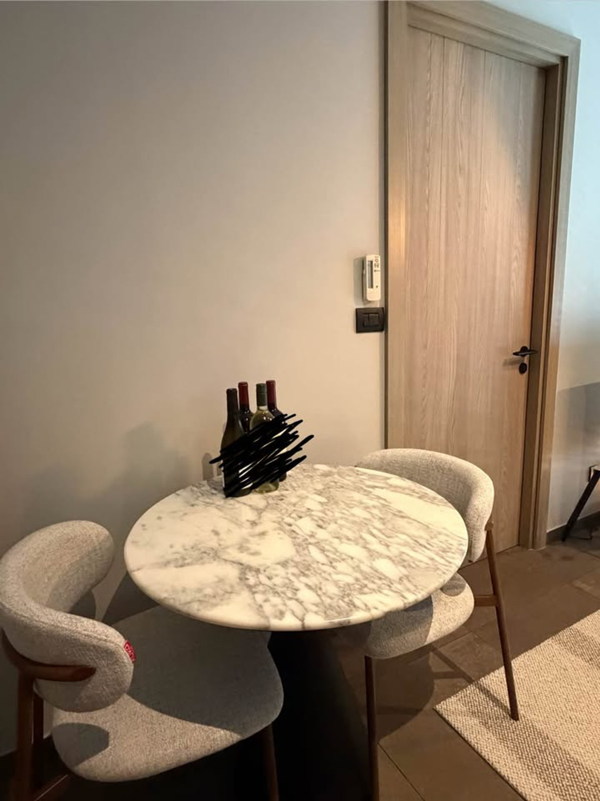 ให้เช่าคอนโดสุขุมวิท อโศก ทองหล่อ : ให้เช่า The Lofts Asoke ห้องใหม่แกะกล่อง! แต่งครบไม่เคยปล่อยเช่า ใกล้ MRT/ARL