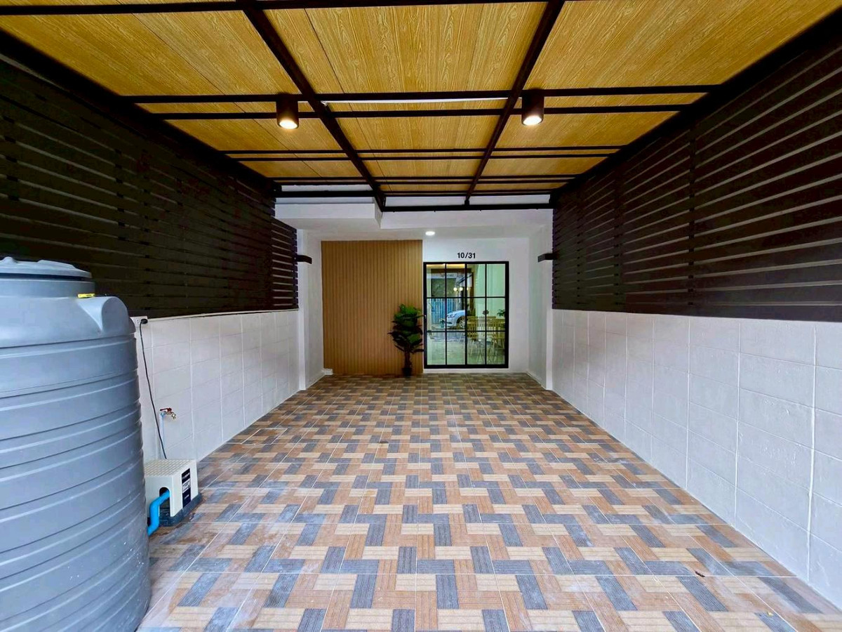 For SaleTownhomeNawamin, Ramindra : 2-story townhouse for sale, Phanason Village 1, along Khlong Song 4, Liap Khlong Song Market. Wat Phraya Suren Fashion Island, Safari World, Ramindra, Jazz, Khubon, Makro, Lotus, Panya Indra, Bang Chan Temple, Bang Chan School, Synphaet Hospital, Nopparat