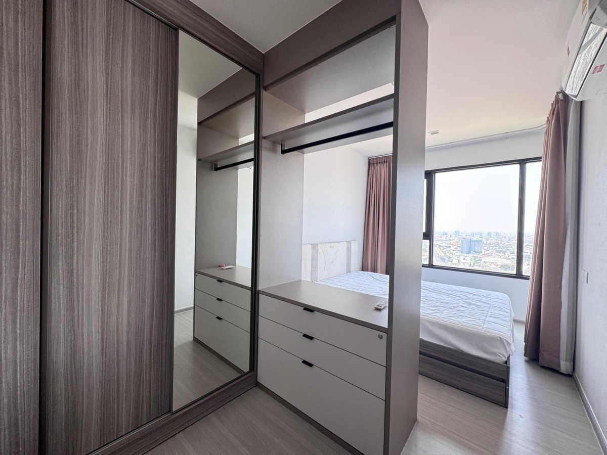 For RentCondoThaphra, Talat Phlu, Wutthakat : Life Sathorn Sierra, separate kitchen, separate bedroom, open view, cool breeze all day, near BTS Talat Phlu.