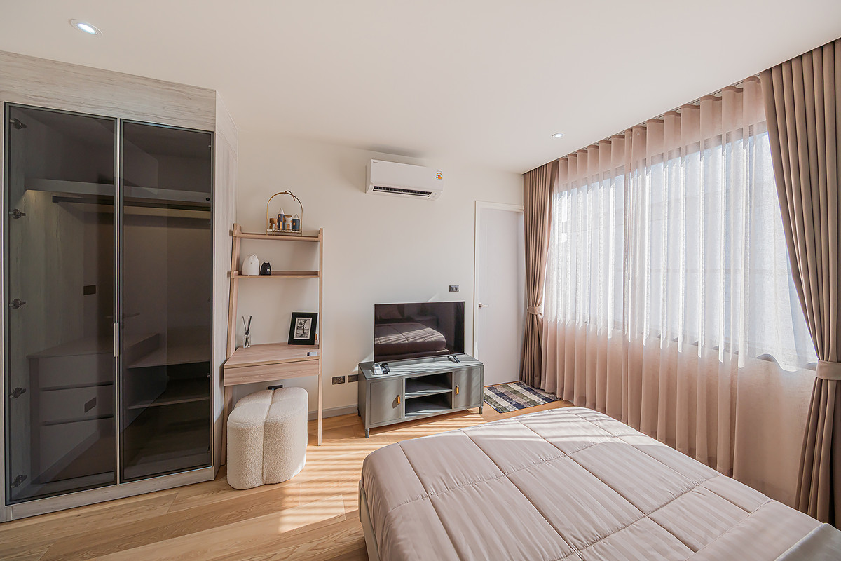 ขายบ้านโชคชัย4 ลาดพร้าว71 : [ขาย] ✨ บ้านเดี่ยว 3 ชั้น สไตล์ Modern Luxury พรีเมียมที่สุดในลาดพร้าว 101 | Feel Town ✨ แต่งครบ พร้อมลากกระเป๋าเข้าอยู่! เพียง 13.99 ล้าน (Rare Item มีเพียง 9 หลังในโครงการ!)