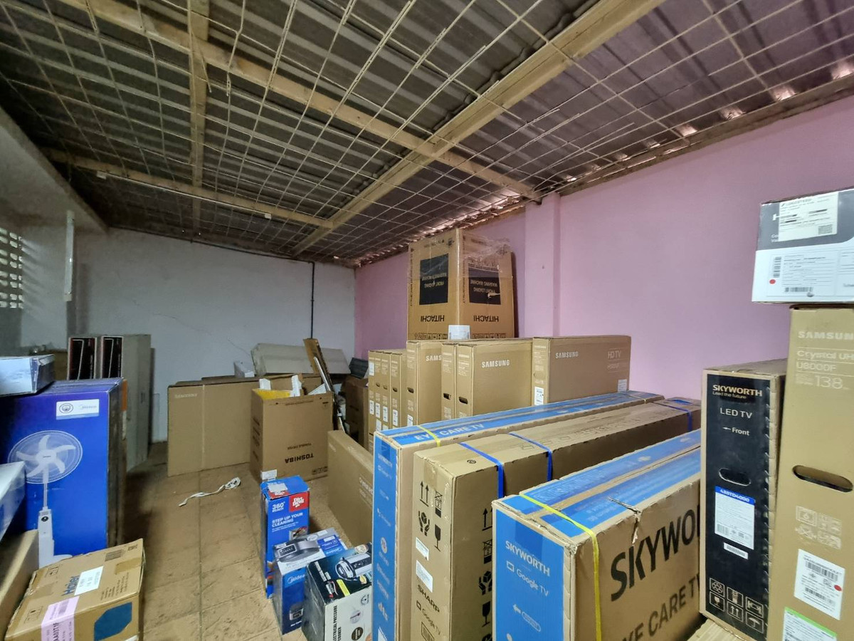 ขายอาคารพาณิชย์นนทบุรี บางใหญ่ บางบัวทอง : อาคารพาณิชย์ ซอยวัดลาดปลาดุก / 4 ห้องนอน (ขาย), Commercial Building Soi Wat Lat Pla Duk / 4 Bedrooms (FOR SALE) AOM097