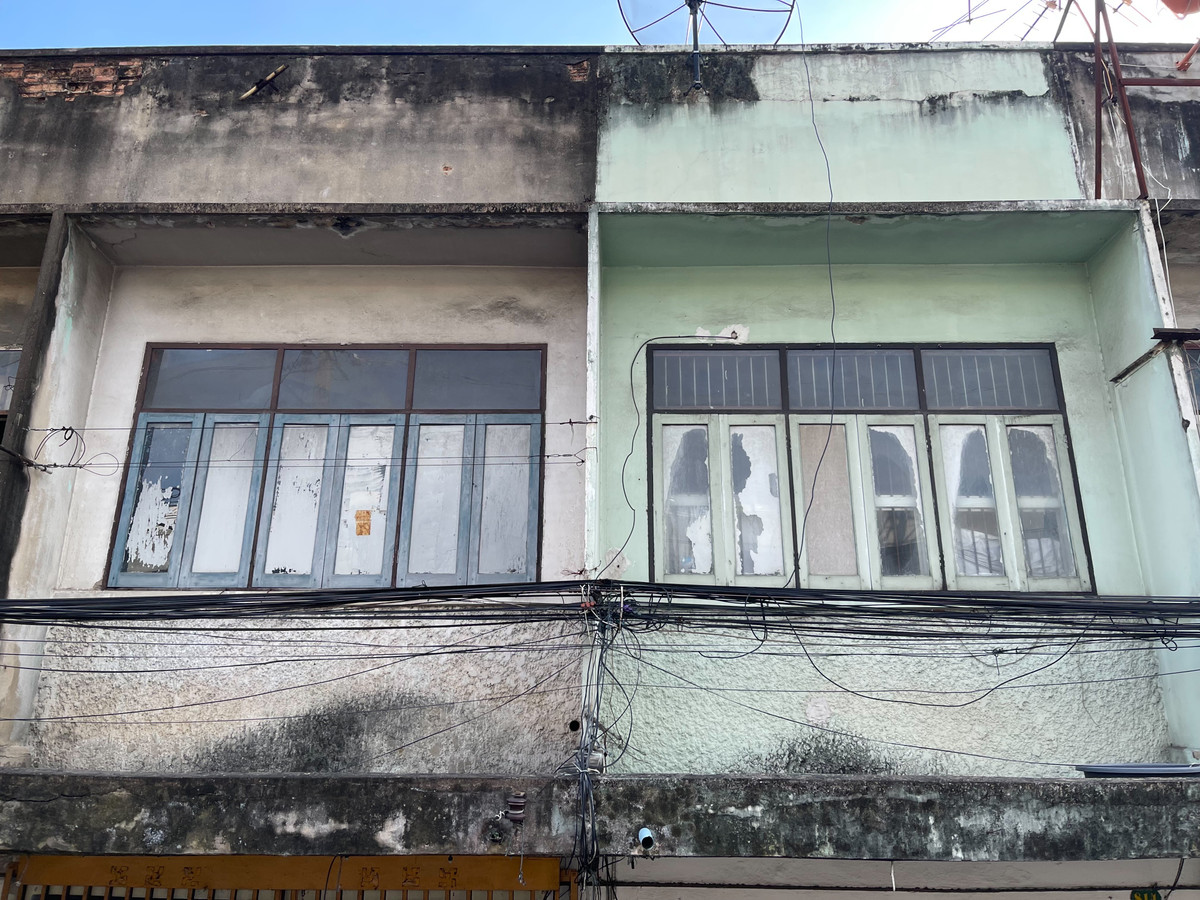 For SaleTownhomeBang Sue, Wong Sawang, Tao Pun : Commercial Building Pracha Rat Sai 2 Road / 2 Bedrooms (FOR SALE) BNS015