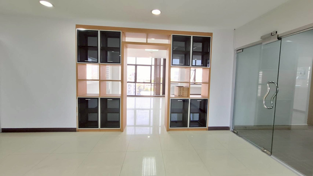 OfficeBangna, Bearing, Lasalle : Prime 7-Story Office Building for Sale/Rent – Strategic Front-Unit Location in Bangna-Trad 34
