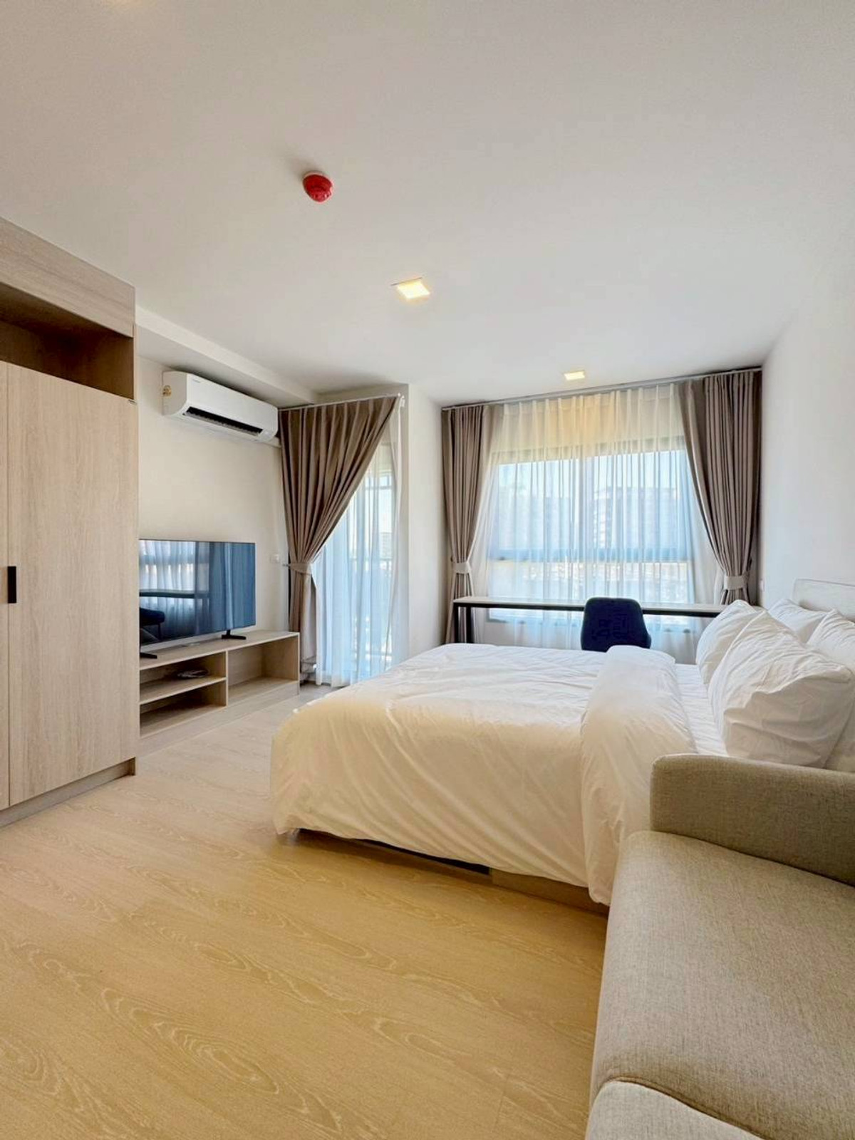 For SaleCondoPathum Thani,Rangsit, Thammasat : urgent! Condo near Thammasat University, starting at 1.69 million, fully furnished, easy to rent, yield increases 📈* 📍 dcondo Shine Rangsit 📲 Inquiry/viewing appointment: @wsrcondo or call 065-4496399