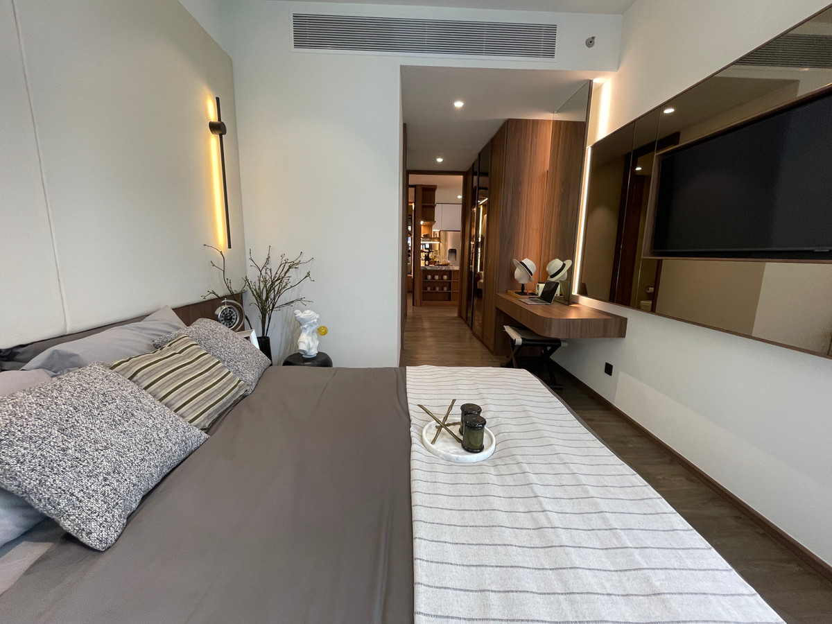 For SaleCondoSilom, Saladaeng, Bangrak : Rare unit for sale 🌳 THE ULTIMATE PARK VIEW | Rare Unit @ROMM CONVENT 🌳2 bedrooms, 2 bathrooms, usable area size 118.15 square meters on the 26th floor that offers a view of the lush Park View in the heart of Bangkok. On the highest potential location, Co