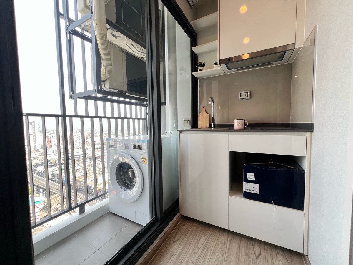 For RentCondoRamkhamhaeng, Hua Mak : For rent: The Tree Hua Mak, next to Lam Sali intersection, 300 meters.