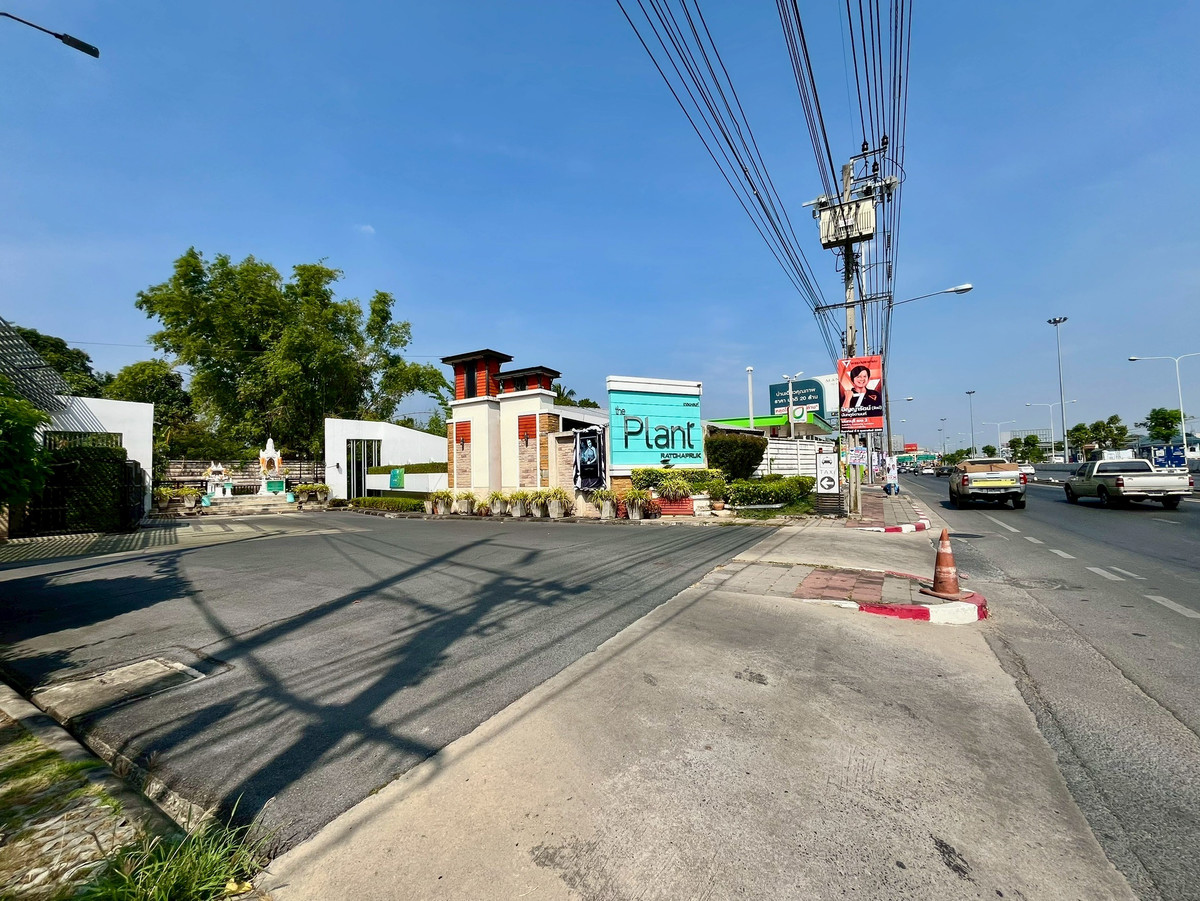 For SaleHouseRama5, Ratchapruek, Bangkruai : Single house for sale, newly renovated, The Plant Ratchaphruek, corner house 66 sq m (The Plant Ratchaphruek), cheapest in the project. Near Rama 5 roundabout and Central Westville.